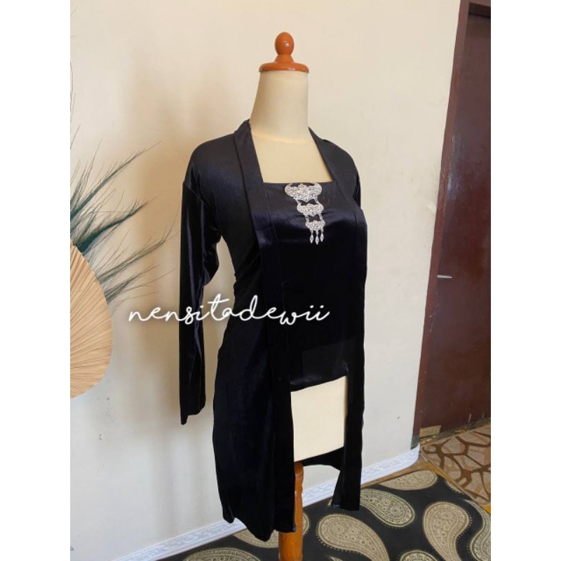 Kebaya Panjang, Model Kutubaru - Warna Hitam