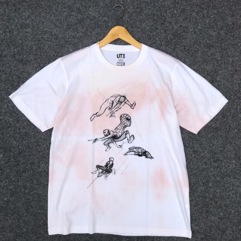 kaos uniqlo x marvel second original