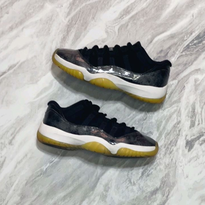 AIR JORDAN 11 RETRO