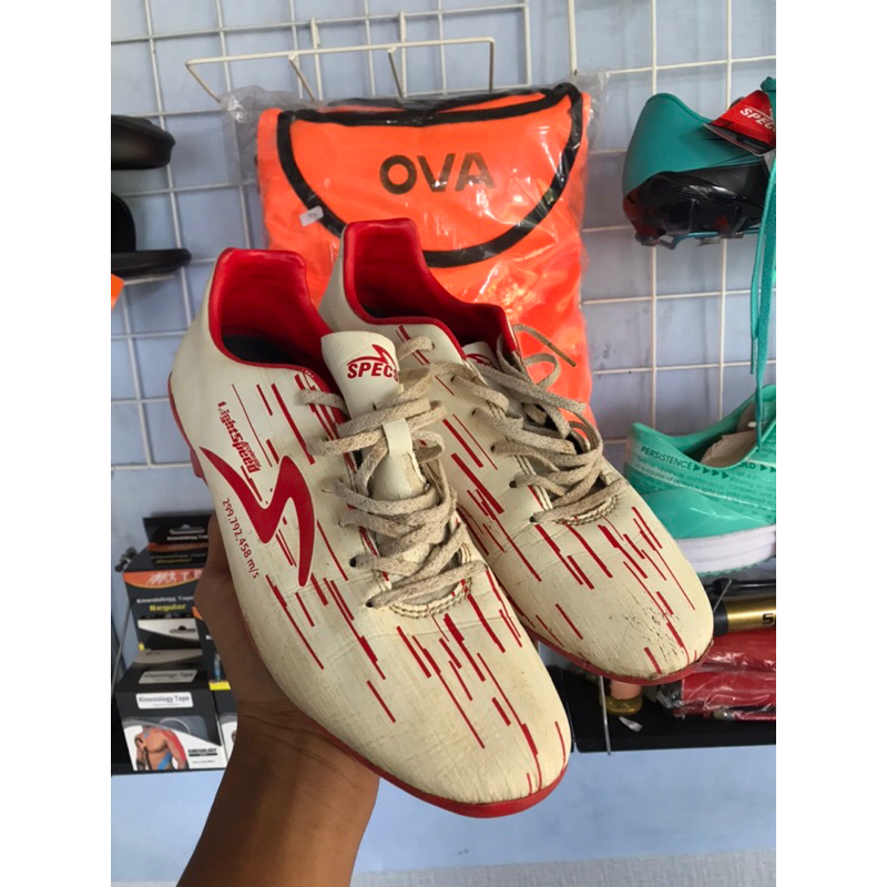 take all sepatu bola