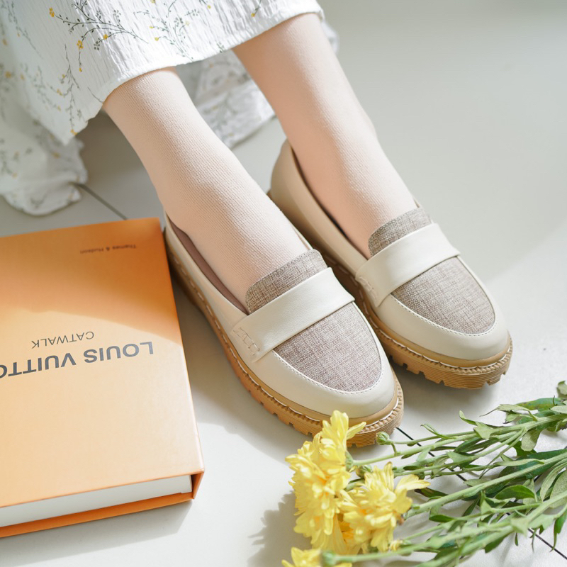 GRETA - Sepatu wanita / Loafers wanita/ Docmart wanita