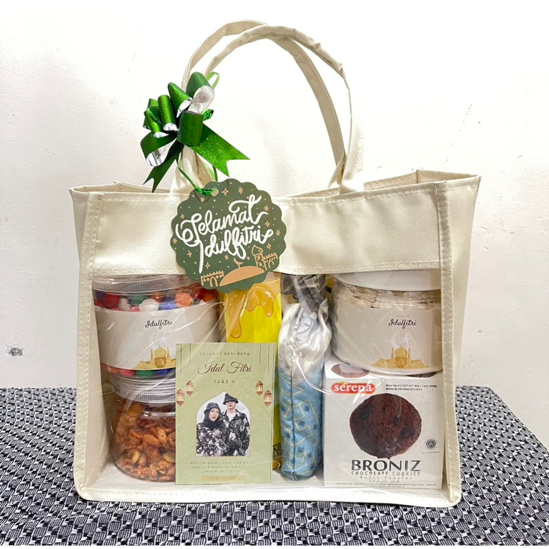 

Parcel hampers Lebaran Ramadhan idul fitri Murah Komplit | isi kue kering , sajadah, snack (bisa custom)