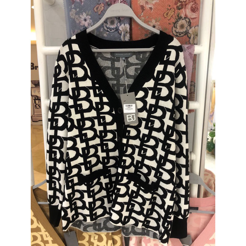 Benang Jarum Monogram Puffy Sleeve XS