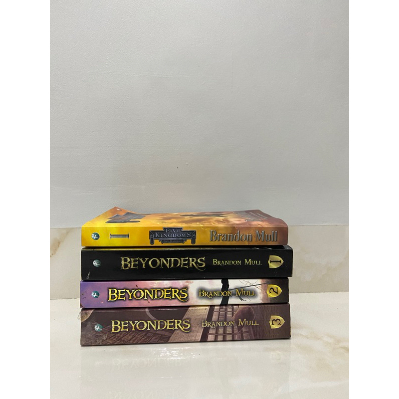 BUKU NOVEL TERJEMAHAN BACAAN ORI ORIGINAL KARYA BRANDON MULL BEYONDERS SERIES A WORLD WITHOUR HEROES