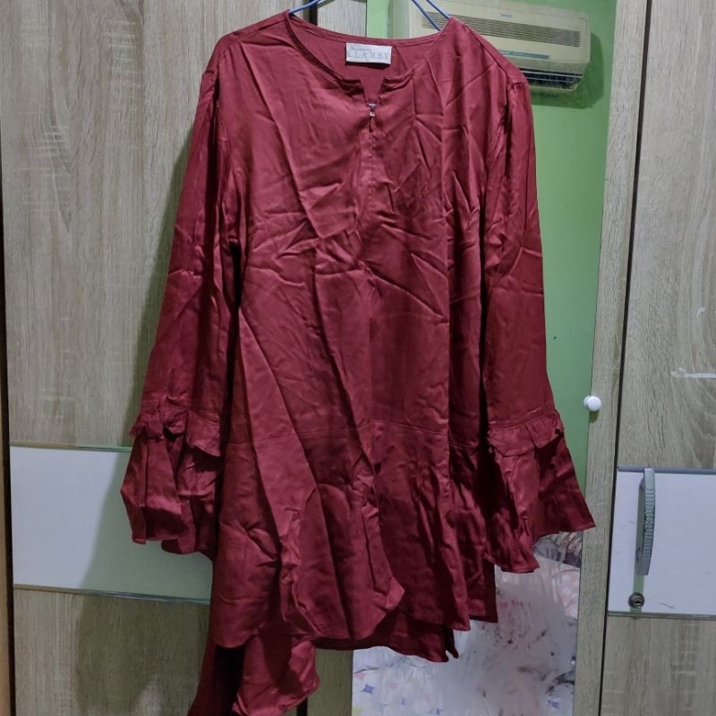 Preloved Blouse Wearing Klamby