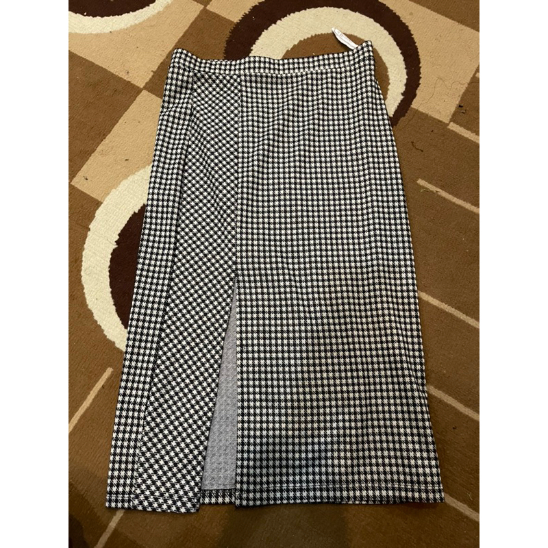 preloved rok stradivarius