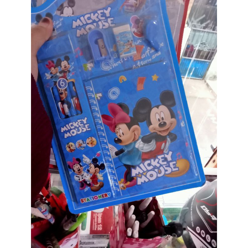 

promo satu set alat tulis lengkap+buku
