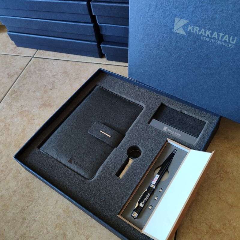 

Giftset Premium Profesional Binder a6 + Pen Pointer + Card Holder + USB 32 GB