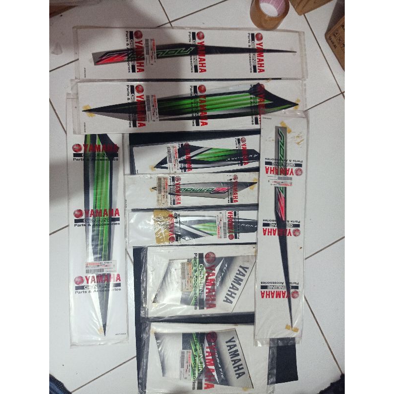striping grafik Lis body yamah Nouvo Z 2005 hijau original