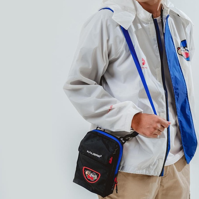 Tas Selempang Mini Kalibre Shinchan X Tahilalats Pouch 921980 000 Black