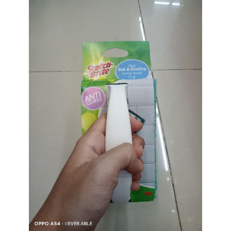 SCOTCH BRITE SIKAT BAK &amp; DINDING KAMAR MANDI