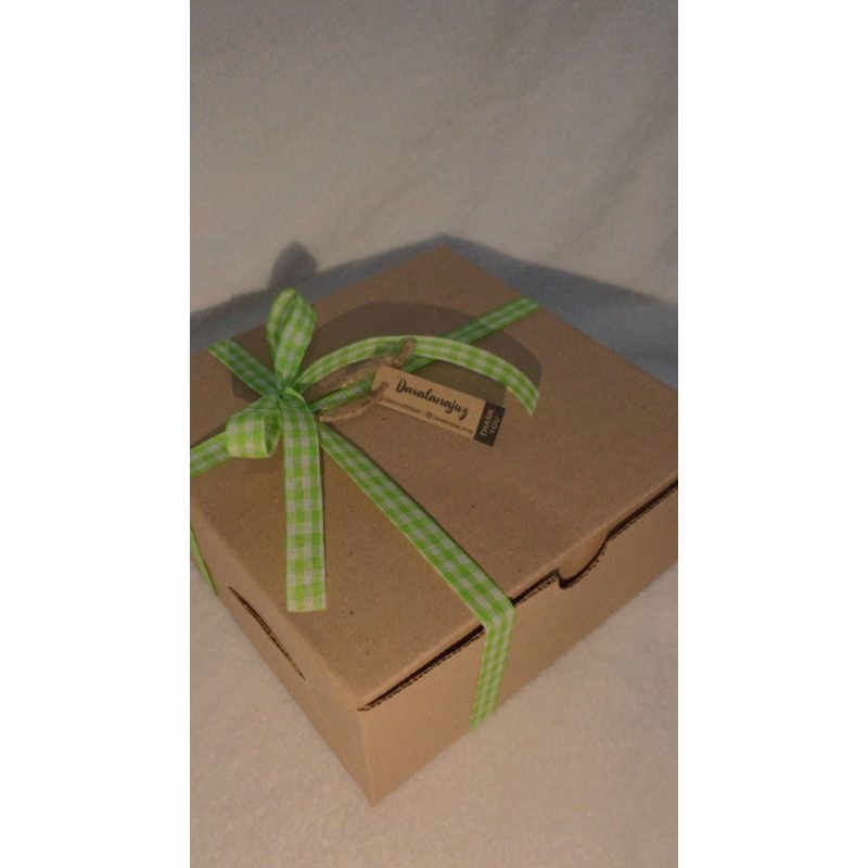 

BOX HAMPERS CEWEK LUCUU