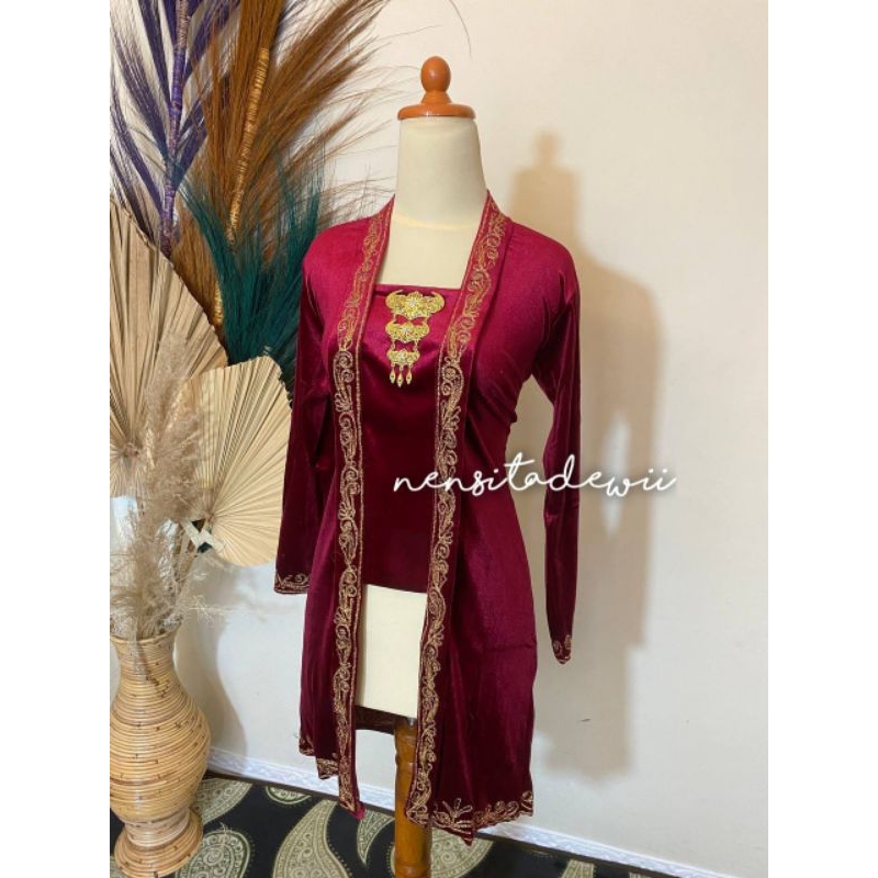 Kebaya Bordir Panjang, Model Kutubaru - Warna Maroon