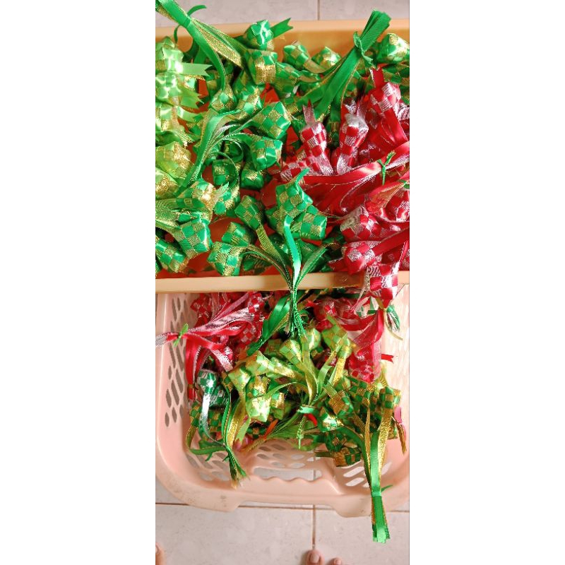 

hiasan ketupat pita