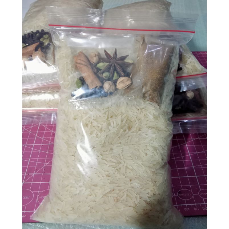 

Paket Beras Basmati 1kg + Bumbu Kebuli