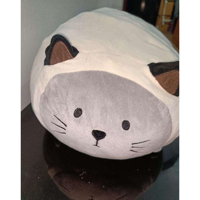 Boneka bantal kucing besar