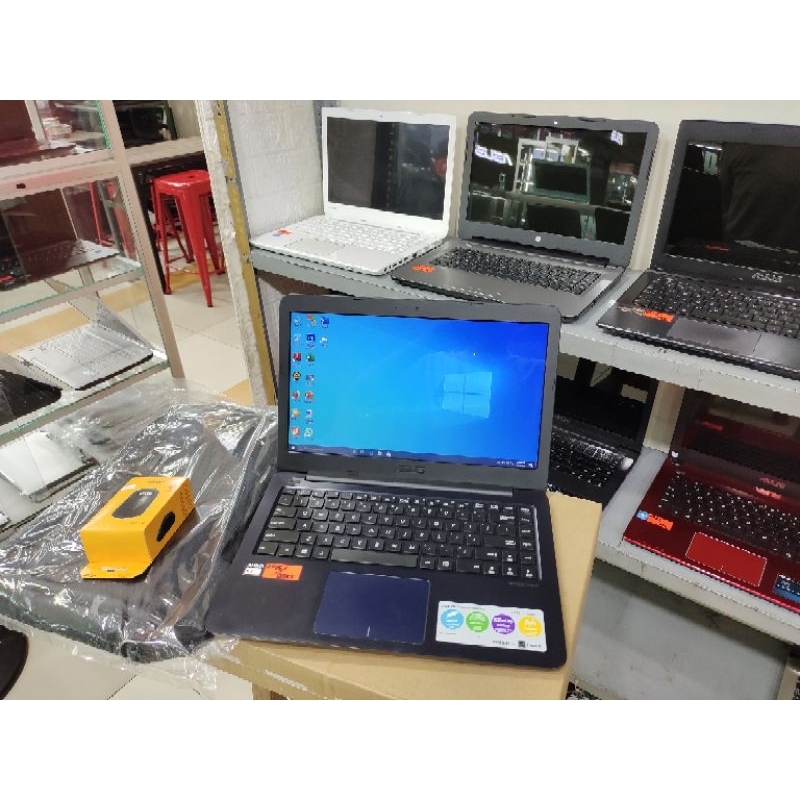 Laptop Leptop Asus E402W AMD E2 RAM 4GB SSD 240GB Mulus seperti Baru