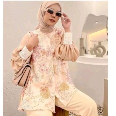 GEORGIA BLOUSE MAGNOLIA WEARING KLAMBY (SIZE L/PRELOVED)