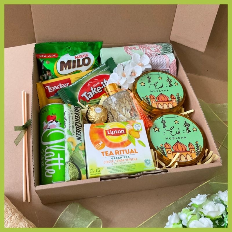 

Hampers Parcel LEBARAN - paket makanan plus dengan box kotak - Paket D