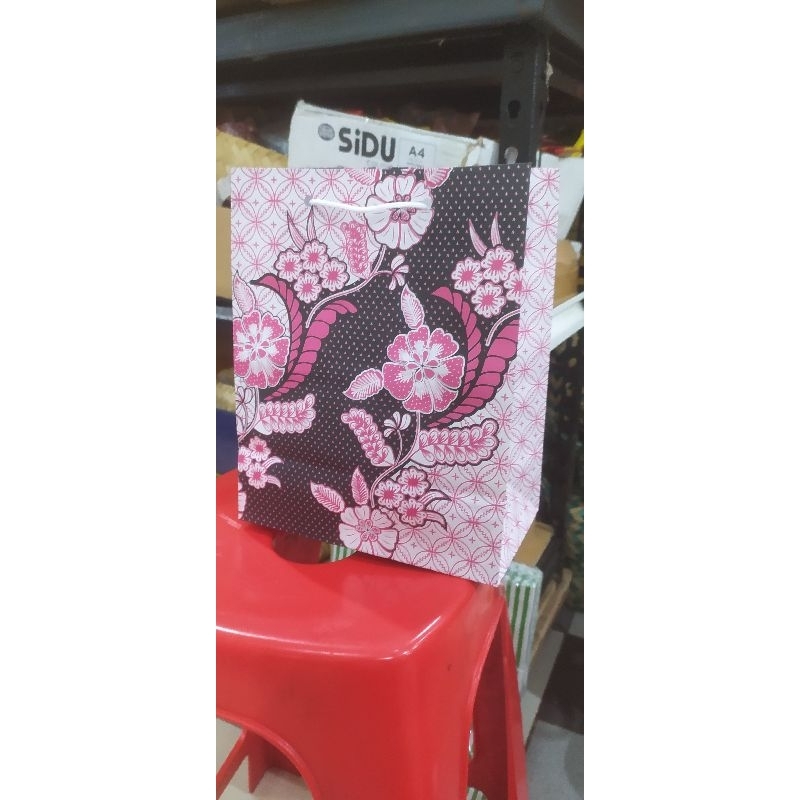 

paper bag buku motip new terlaris dan the best isi 12 pcs