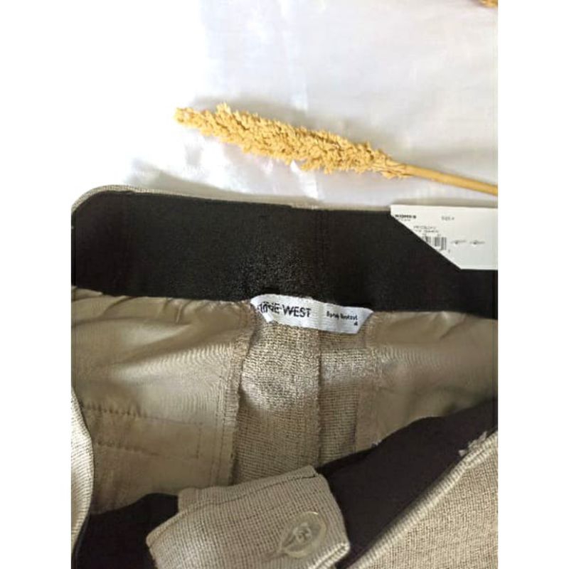 CELANA WANITA BARELY BOOTCUT  NINE W*ST (WARNA HITAM)