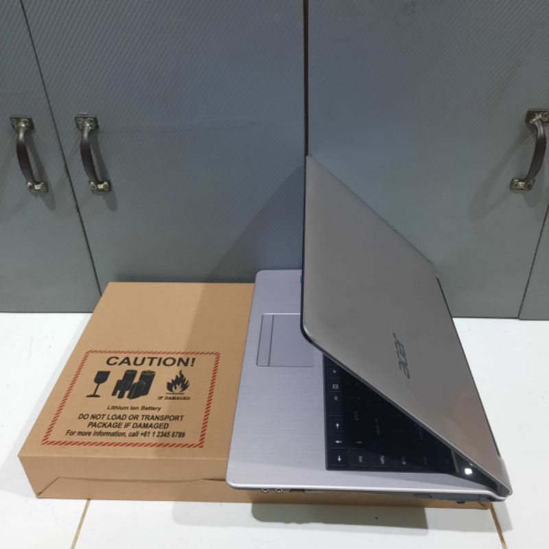 Laptop Acer One 14 Z476 Core i3-7130U Gen 7Th Ram 4Gb/500Gb HD graphic 620 Windows 10 Desain slim