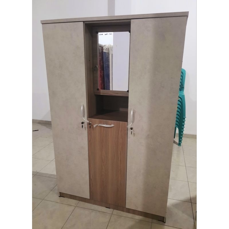 Lemari Pakaian 3 Pintu Diva WDT 301