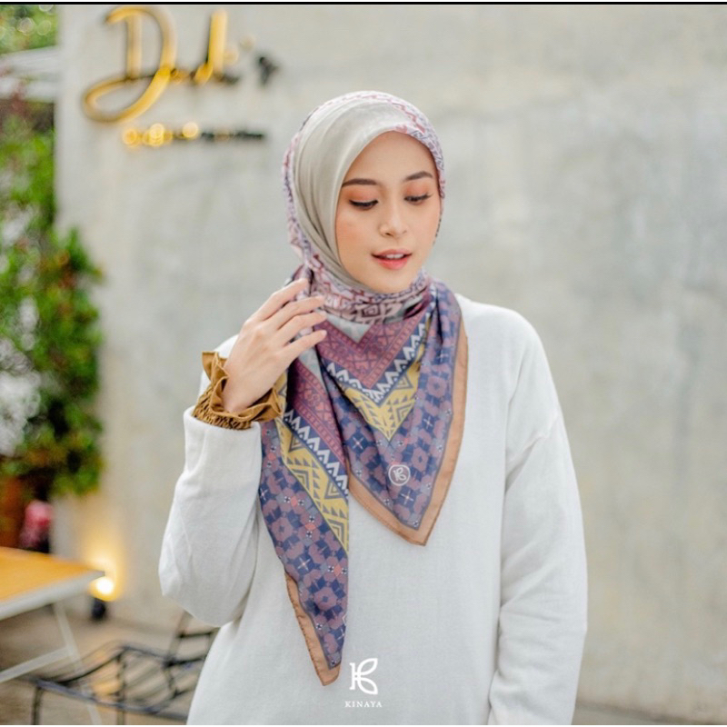 Preloved Davita Kinaya Scarf