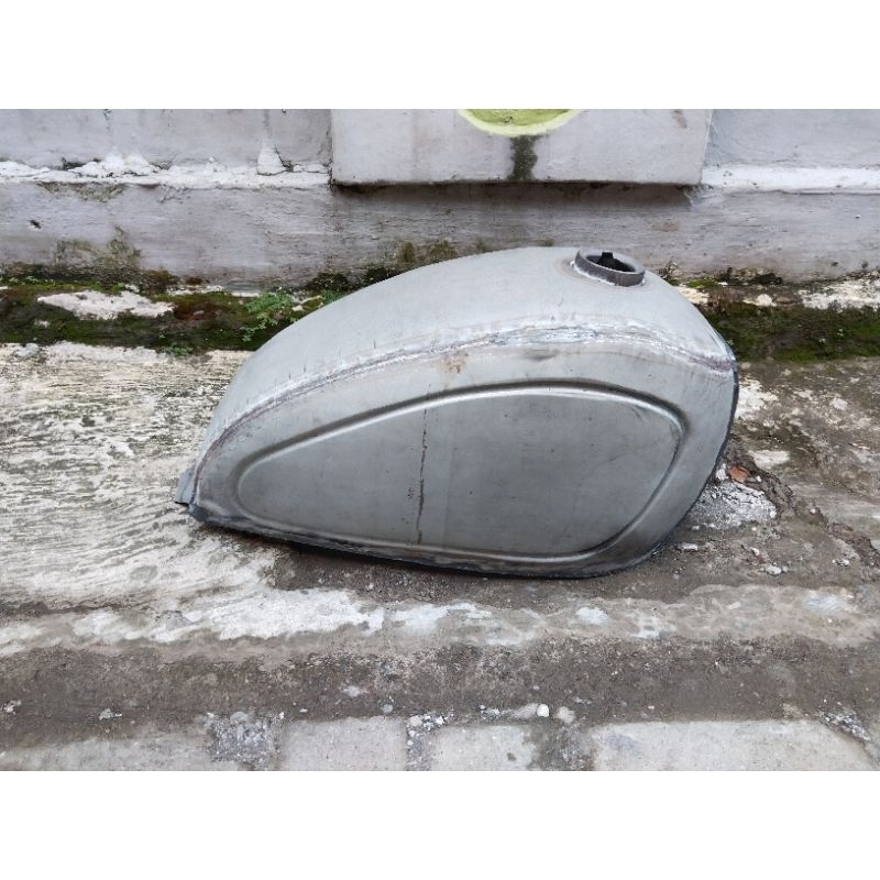 Tangki Tengki kastem jepstyle triumph motor gastank japstyle custom motor tank tanki tenki model lis