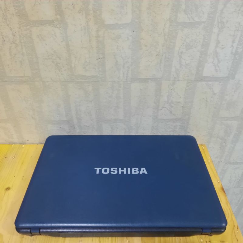 Laptop Toshiba Satellite C660, Intel Core i3 Ram 4/500Gb Layar 15inch Os. windows full aplikasi siap pakai