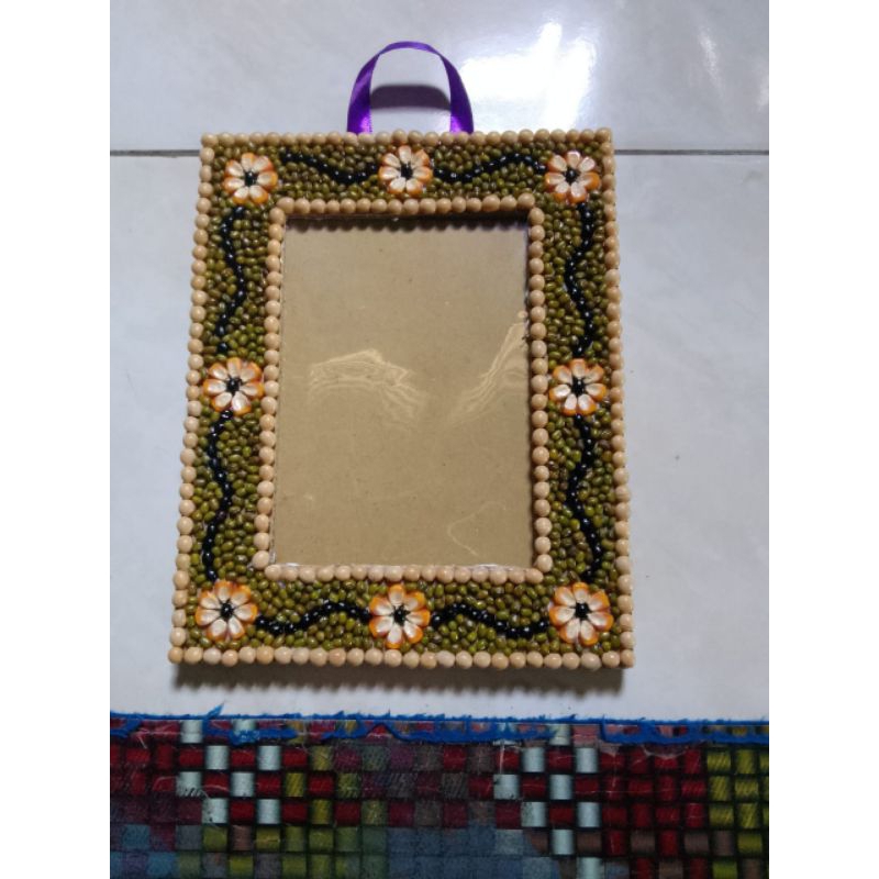 pigura kolase biji bijian