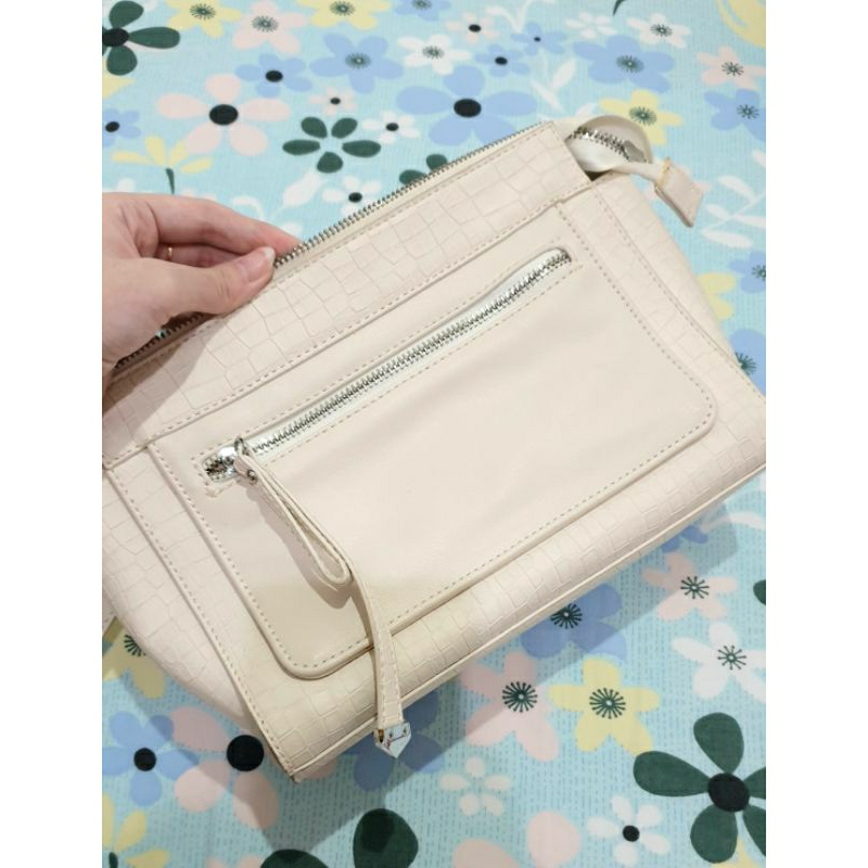 TAS ELIZABETH (SLING BAG)
