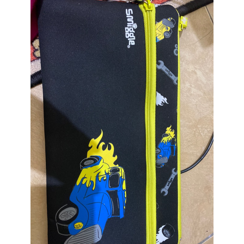 

TEMPAT PENSIL SMIGGL*