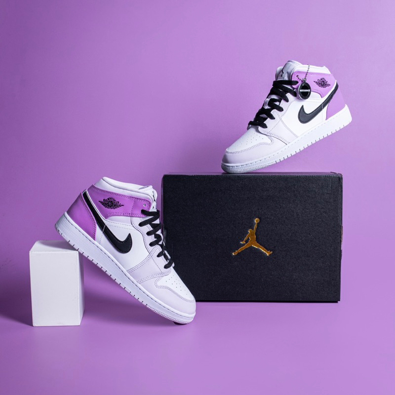 Air Jordan 1 Mid Barely Grape