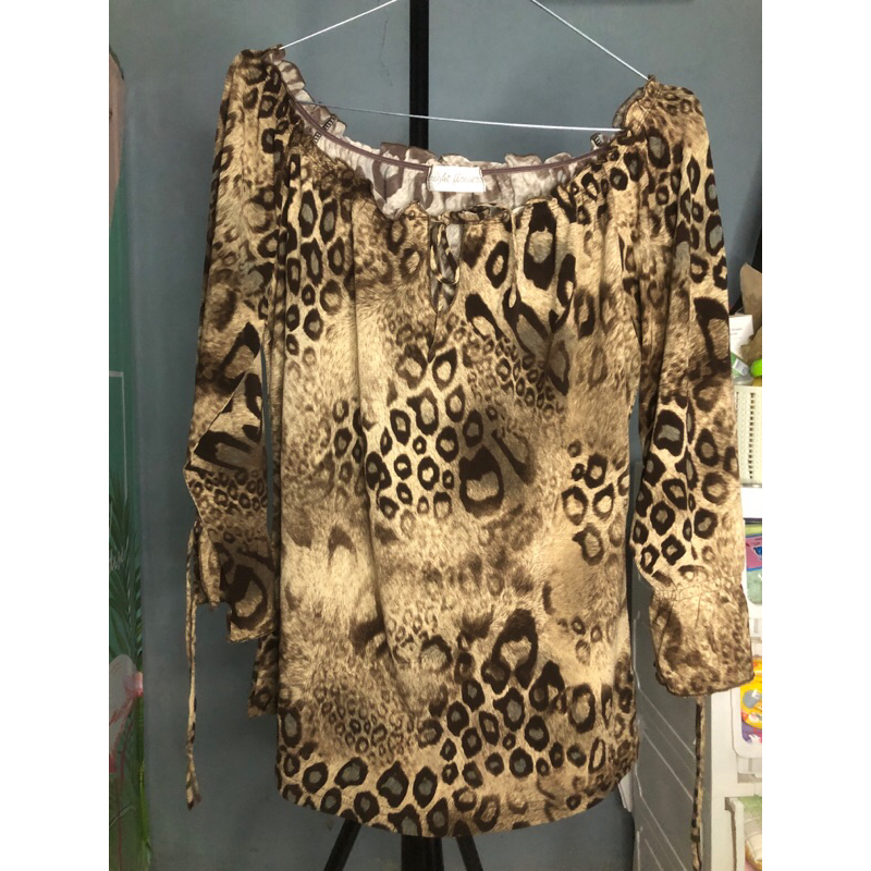 preloved kaos bahan adem macan tutul