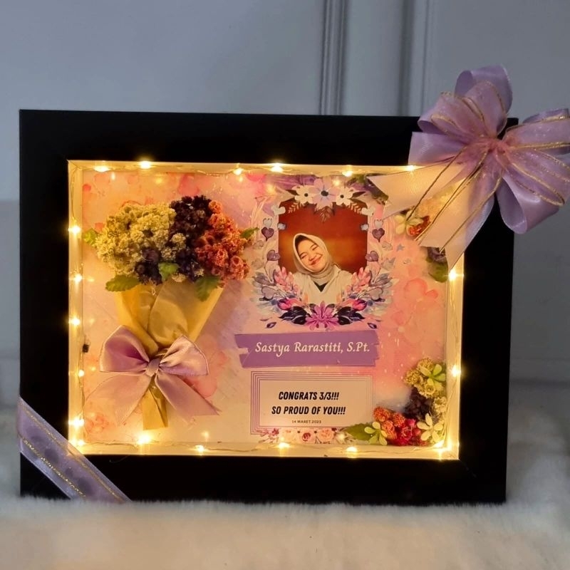 Kado Cewek / Kado Ulang Tahun / Frame Bunga