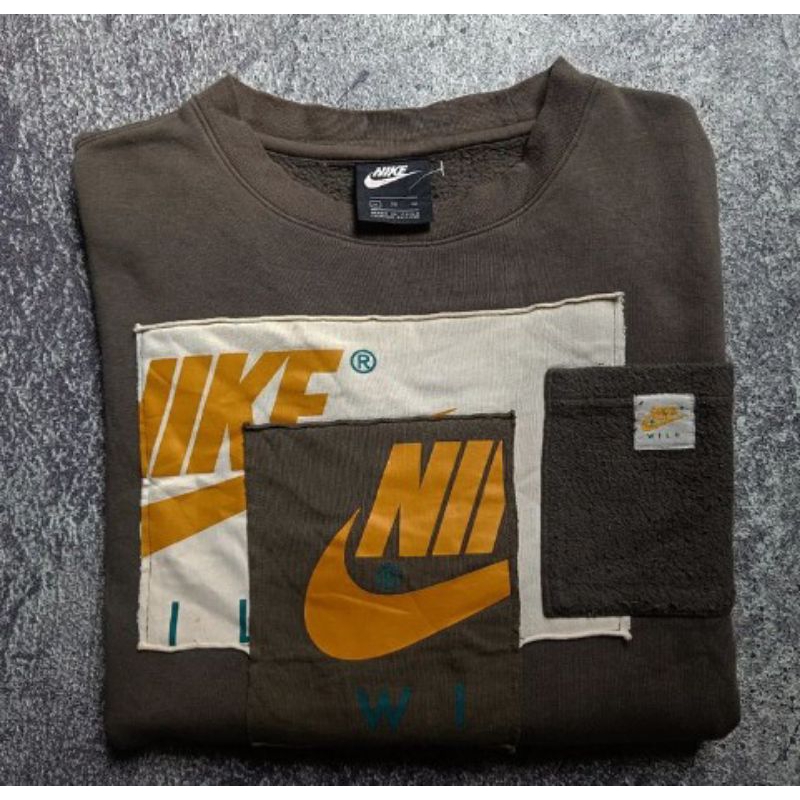 Nike wild crewneck