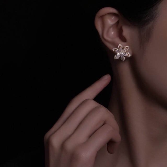 Larissa flower earrings / anting