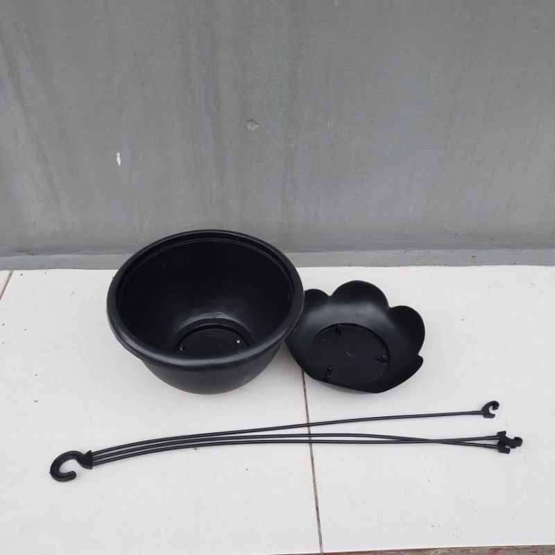 POT GANTUNG SA HITAM : GT-20 pot bunga gantung diameter 21cm dengan tatakan manggis murah