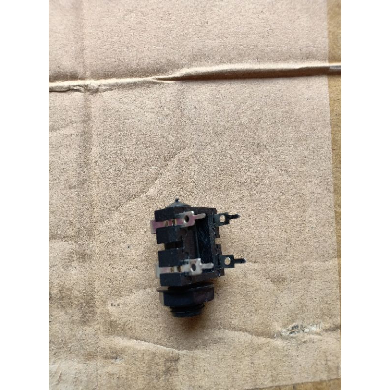 Soket Akai Mono Kelabang