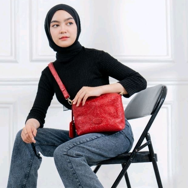 TAS SELEMPANG WANITA KULIT SAPI ASLI EMBOS BATIK MINI QUEEN / FREE GRAVIR NAMA