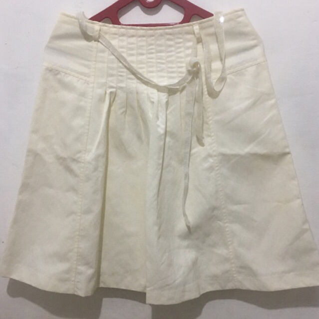 Preloved rok putih tulang wanita