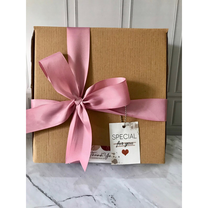 

PAKET HEMPERS GIFT BOX+3 HIJAB free pita dan kartu ucapan