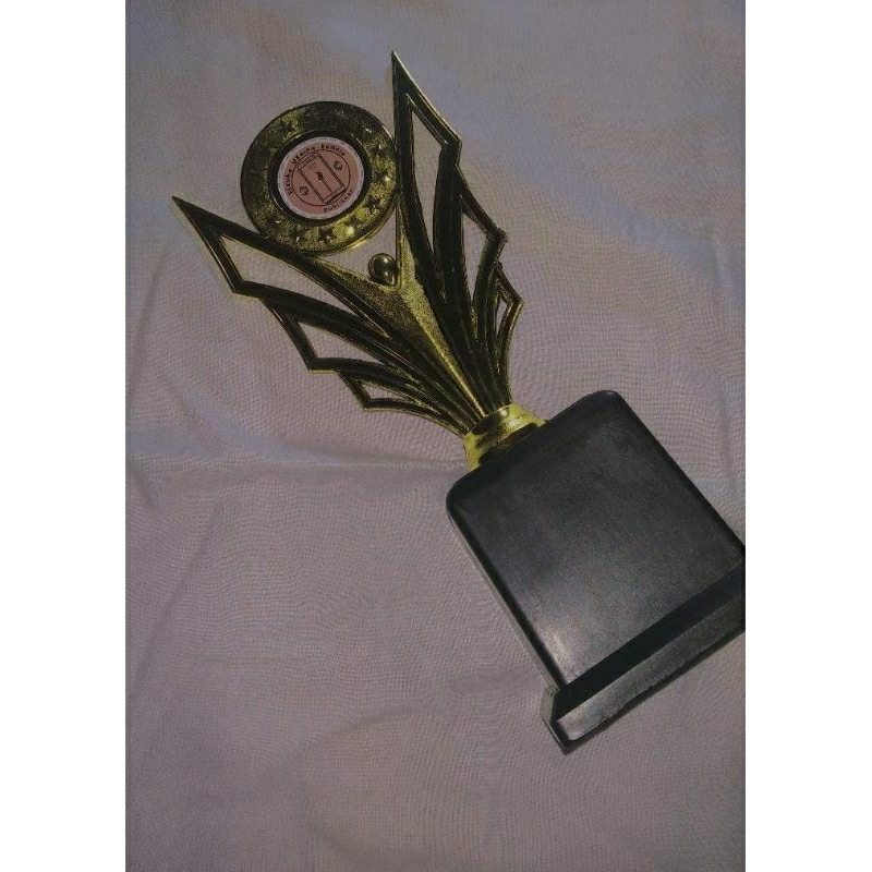 

Piala 30 cm