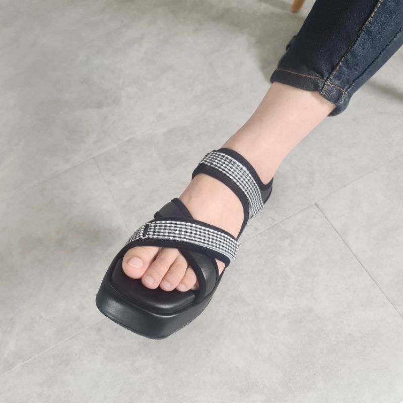 Trend 2023 Sandal Wanita Flatform Wedges Tali Kotak 36-41 - Sandona AGYA