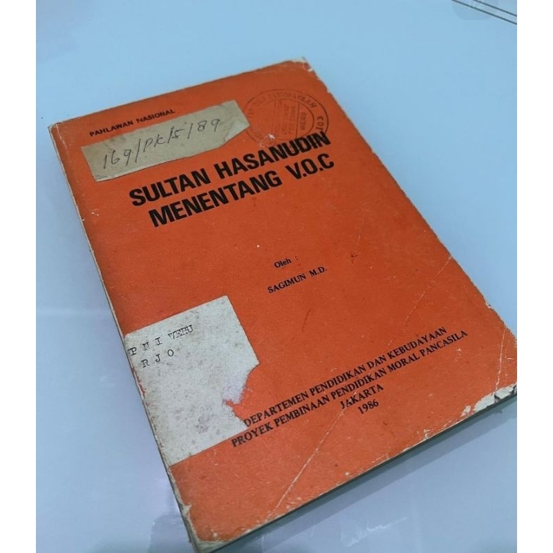 Buku Lawas Ex. Perpus : Sultan Hasanudin melawan VOC