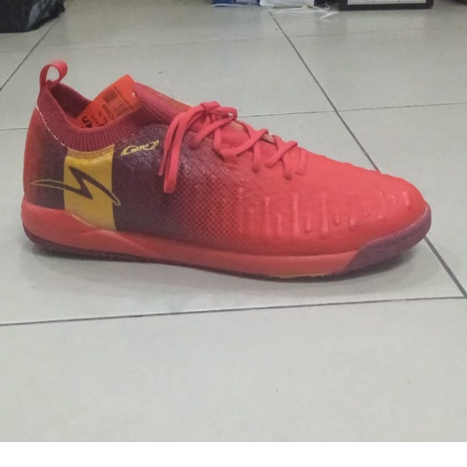 SPECS SWERVO THUNDERBOLT IN EMPEROR RED