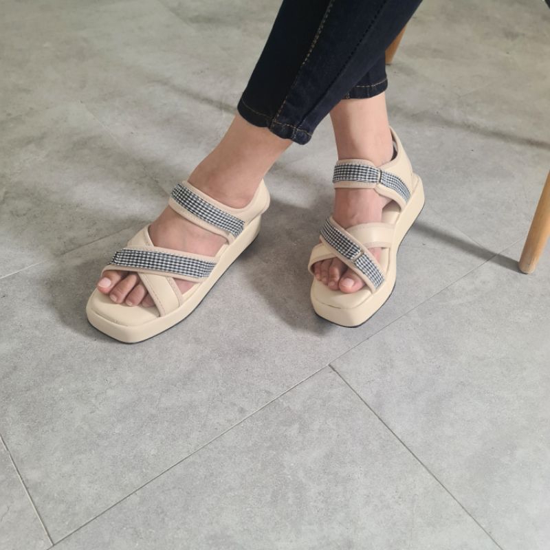 Trend 2023 Sandal Wanita Flatform Wedges Tali Kotak 36-41 - Sandona AGYA