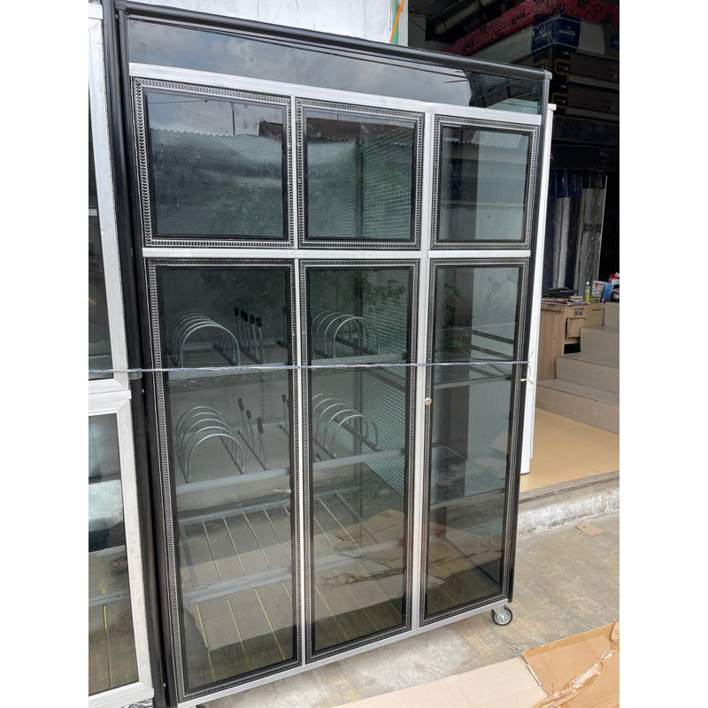 Lemari Rak Piring Tempahan Kaca Panjang Roda