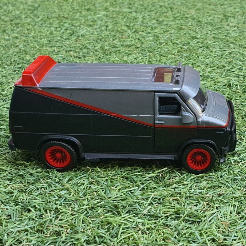 Diecast Miniatur mobil Gmc van the A team skala 1:32 light n sound